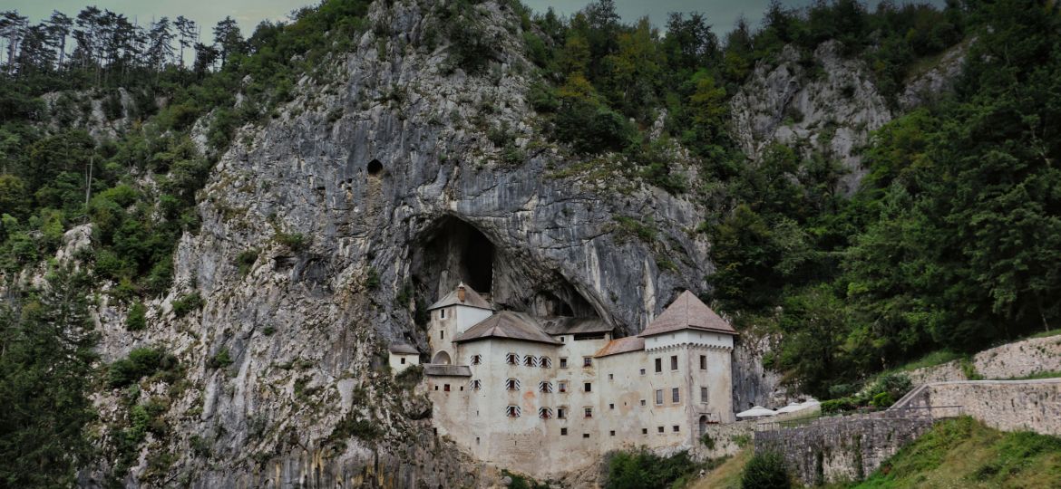 Höhlenburg_Predjama_in_Slovenien